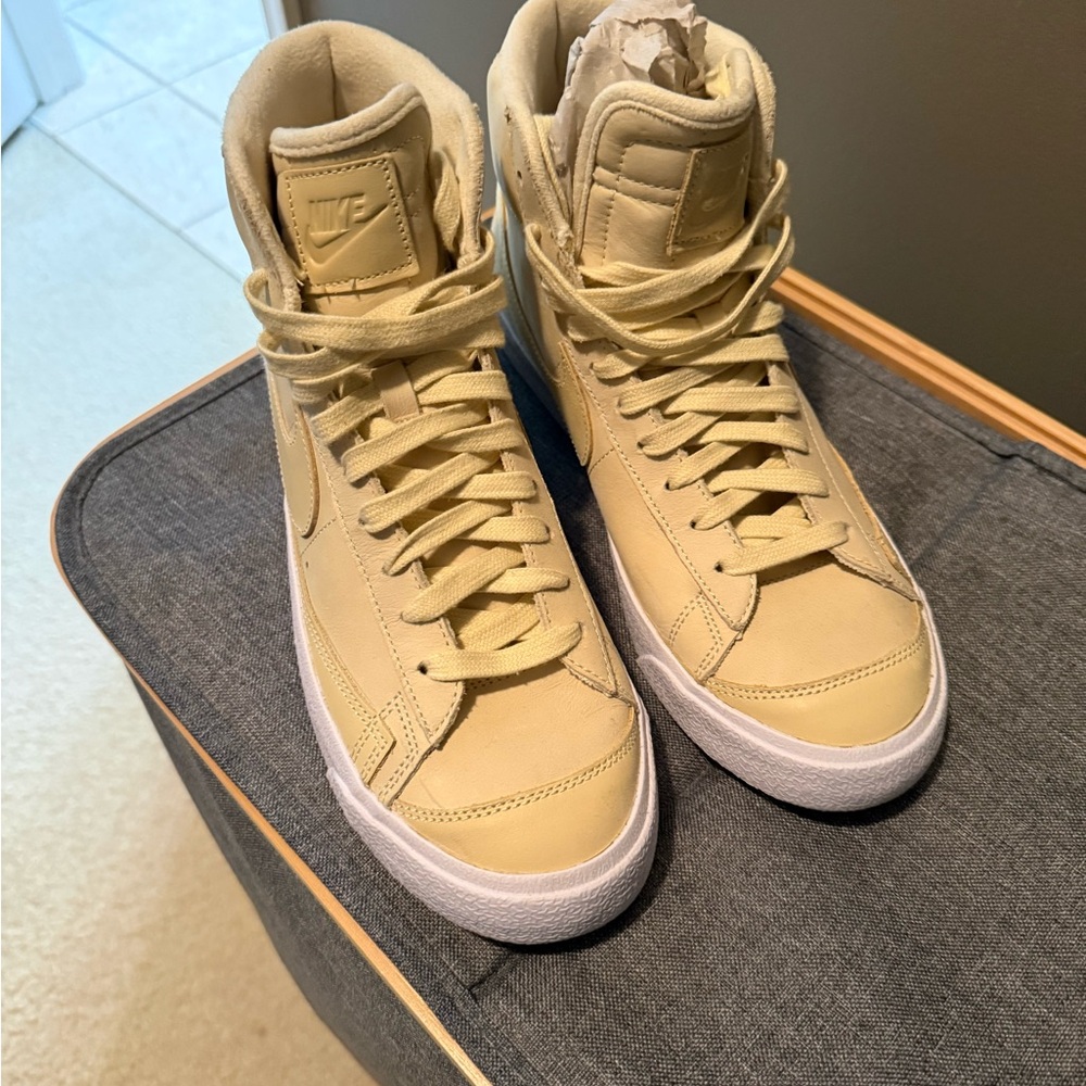 Nike Blazer Performance Mid Alabaster